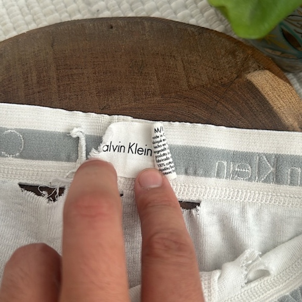 Calvin Klein - Picture 5 of 17